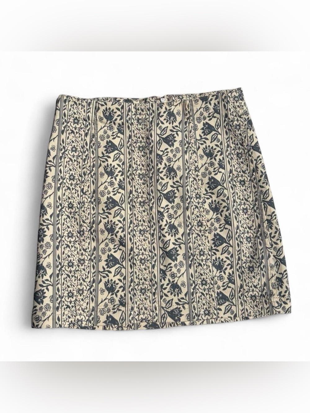 Free People Modern Femme Novelty Mini Skirt Macadamia Floral Size 2
